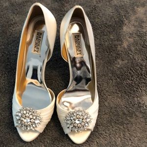 Badgley Mischka Size 9 1/2 wedding shoes.